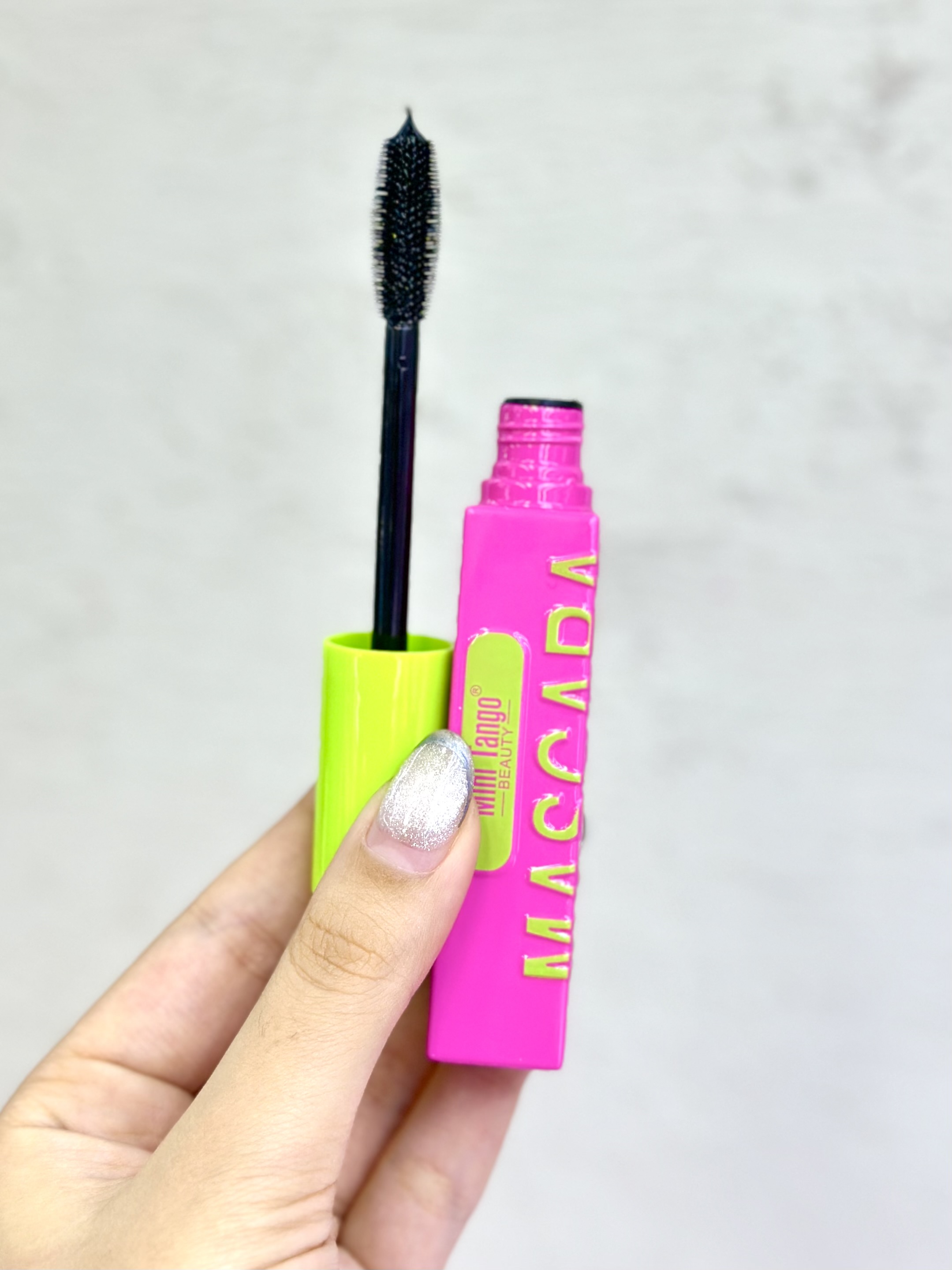 ریمل حجم دهنده طرح میبلین